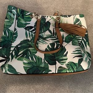 EUC Mossimo Palm Leaf Purse